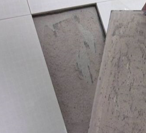 邵阳瓷砖空鼓维修公司分享瓷砖铺贴时如果打浆（即涂抹在瓷砖背面和基层上的砂浆或瓷砖胶）过少，会带来以下问题